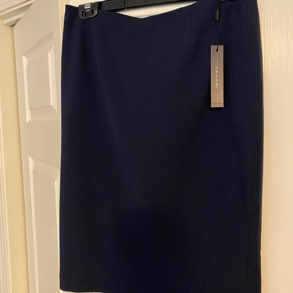 Tahari size 8 navy skirt
